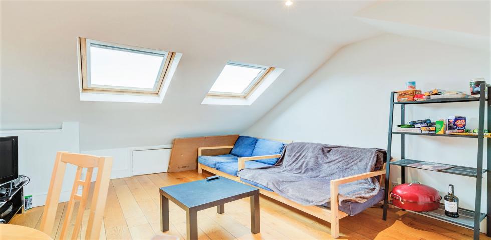 			2 Bedroom, 1 bath, 1 reception Apartment			 Charteris Road, QUEENS PARK